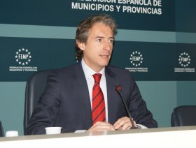 El Presidente de la FEMP considera que es un reconocimiento al esfuerzo realizado por los regidores locales.