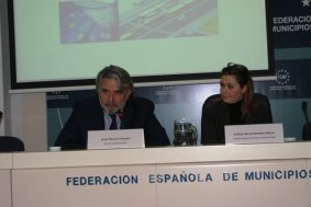 Jornada fue inaugurada por la Directora General de Políticas Locales de la FEMP, Esther García y el Secretario General de ATUC, Jesús Herrero. 

